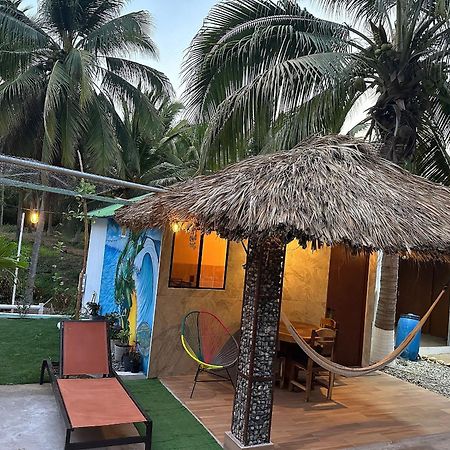 Casa Las Palmas Playa La Saladita 锡瓦塔塔内霍 外观 照片