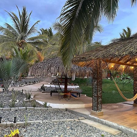 Casa Las Palmas Playa La Saladita 锡瓦塔塔内霍 外观 照片