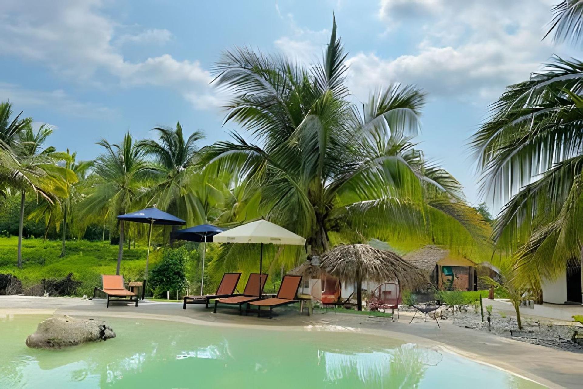 Casa Las Palmas Playa La Saladita 锡瓦塔塔内霍 外观 照片