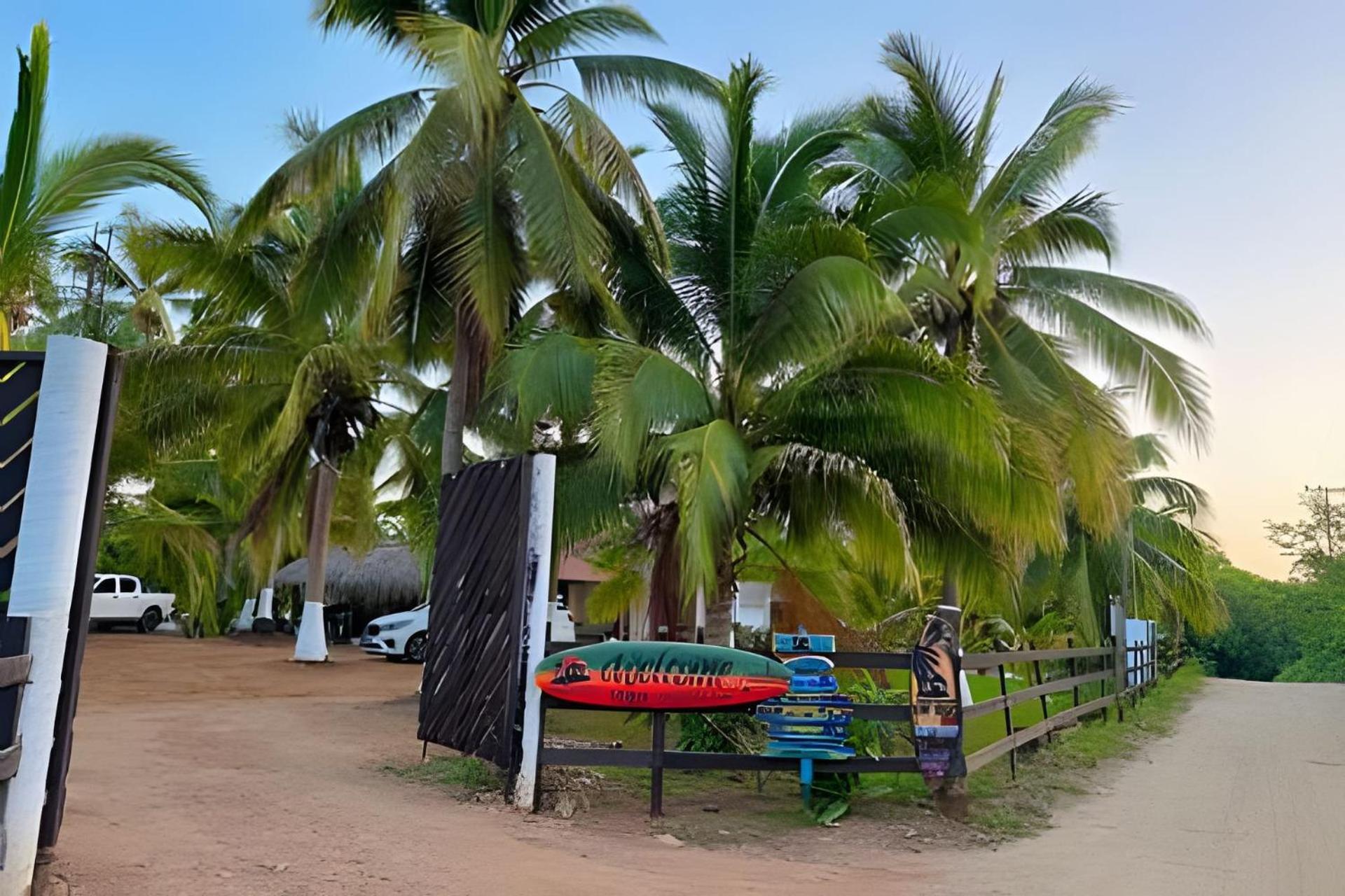 Casa Las Palmas Playa La Saladita 锡瓦塔塔内霍 外观 照片