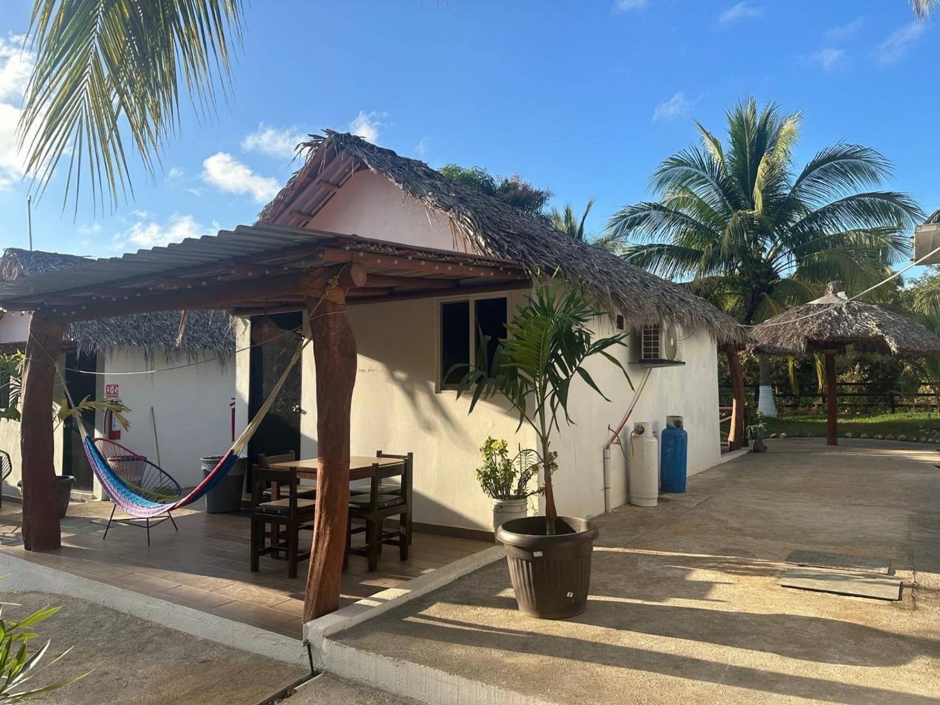 Casa Las Palmas Playa La Saladita 锡瓦塔塔内霍 外观 照片